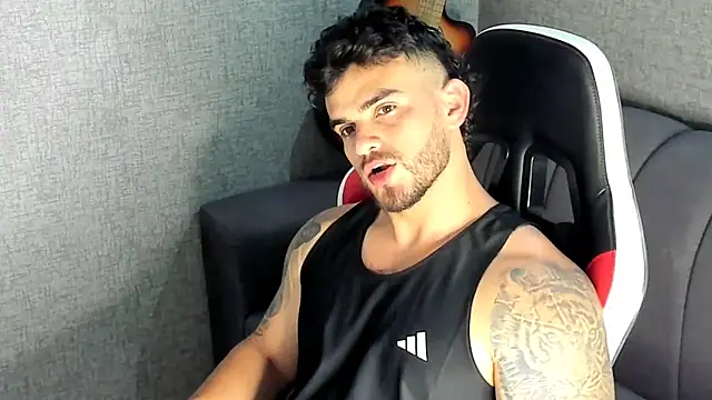 Ricardogo19 online show from 10/15/25, 04:07