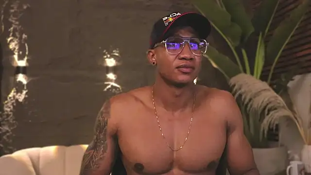 Snapshot of Logan_Varela chatting on 02/18/25, 11:08 Logan Varela online show from 02/18/25, 11:08