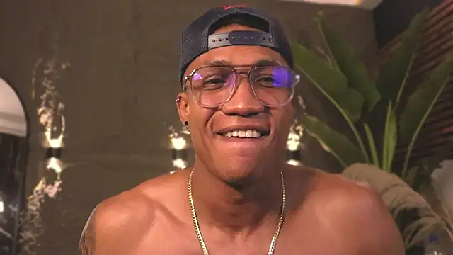 Snapshot of Logan_Varela chatting on 02/19/25, 05:16 Logan Varela online show from 02/19/25, 05:16