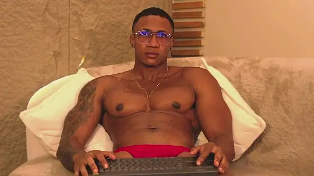 Snapshot of Logan_Varela chatting on 03/18/25, 10:58 Logan Varela online show from 03/18/25, 10:58