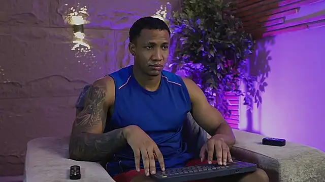 Logan Varela online show from 12/05/25, 01:52