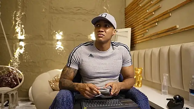 Logan Varela online show from 03/07/26, 02:25