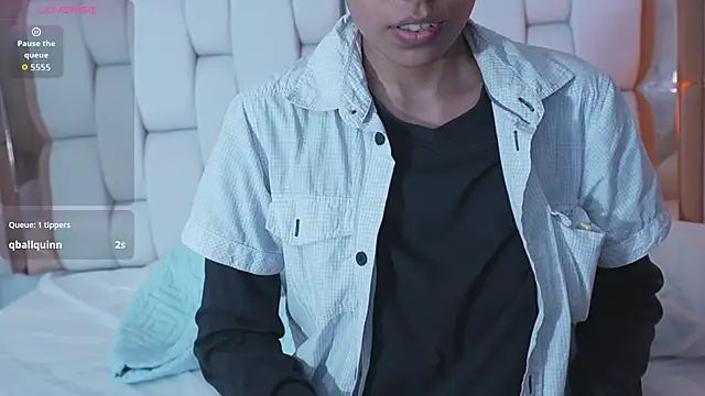 yourcuteneighbourr online show from 04/17/26, 03:09