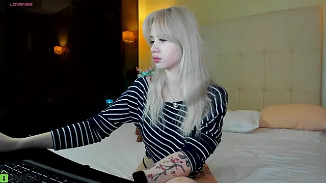 Snapshot of Valerie_Woods chatting on 02/23/26, 12:52 Valerie Woods online show from 02/23/26, 12:52