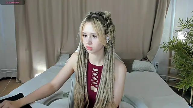 Snapshot of Valerie_Woods chatting on 07/14/26, 12:57 Valerie Woods online show from 07/14/26, 12:57