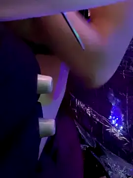 gurlnips online show from 03/22/25, 02:58