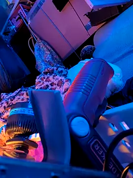 gurlnips online show from 09/13/25, 02:55