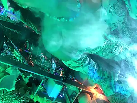 gurlnips online show from 09/17/25, 05:53