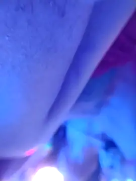 gurlnips online show from 09/28/25, 11:04