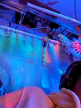 gurlnips online show from 10/11/25, 03:28