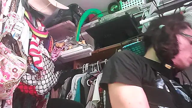 gurlnips online show from 02/22/26, 12:04