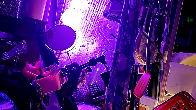 gurlnips online show from 03/11/26, 12:05