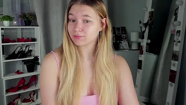 Rebecca Kelly online show from 10/22/25, 02:01