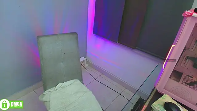 Snapshot of carla_rossin chatting on 11/13/25, 01:48 carla rossin online show from 11/13/25, 01:48