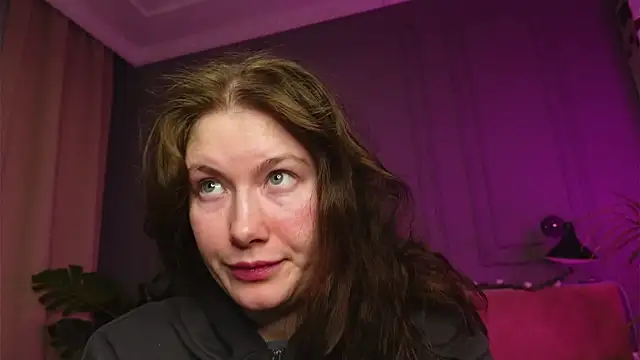 Liv Fay online show from 12/19/25, 02:13