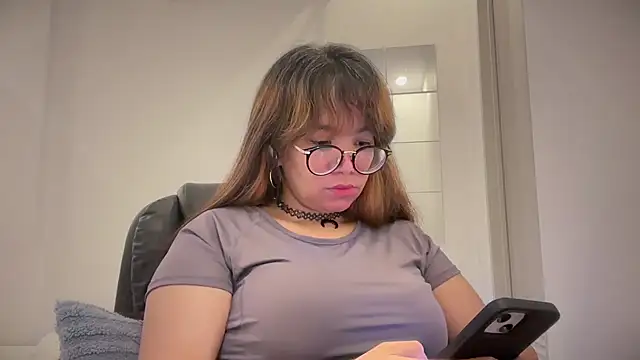 Snapshot of Pinkyrose111 chatting on 04/30/26, 10:47 Pinkyrose111 online show from 04/30/26, 10:47