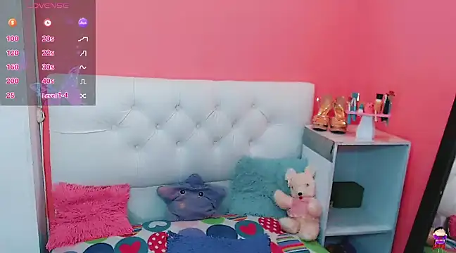 Snapshot of alexa-xxx- chatting on 03/19/25, 12:12 alexa-xxx- online show from 03/19/25, 12:12