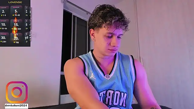 Snapshot of DerekOlsen chatting on 09/23/25, 02:14 DerekOlsen online show from 09/23/25, 02:14