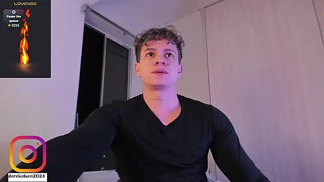 Snapshot of DerekOlsen chatting on 10/16/25, 02:12 DerekOlsen online show from 10/16/25, 02:12