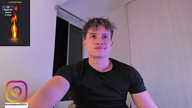 Snapshot of DerekOlsen chatting on 10/22/25, 02:45 DerekOlsen online show from 10/22/25, 02:45