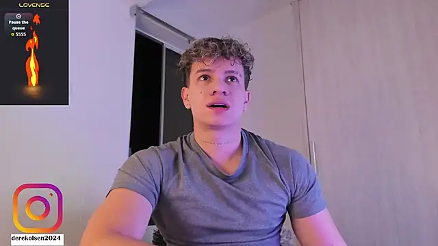 Snapshot of DerekOlsen chatting on 10/25/25, 02:52 DerekOlsen online show from 10/25/25, 02:52