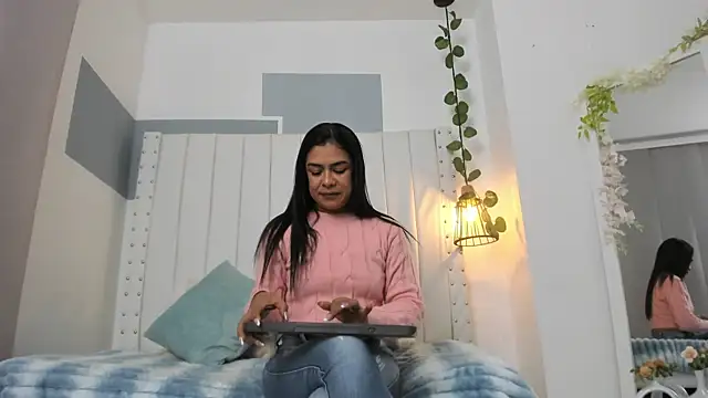 hannah gray online show from 11/09/25, 11:08