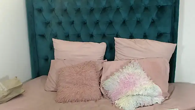 1Blackertheberry1 online show from 12/31/24, 03:23