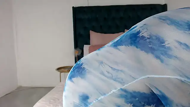 1Blackertheberry1 online show from 02/18/26, 10:50