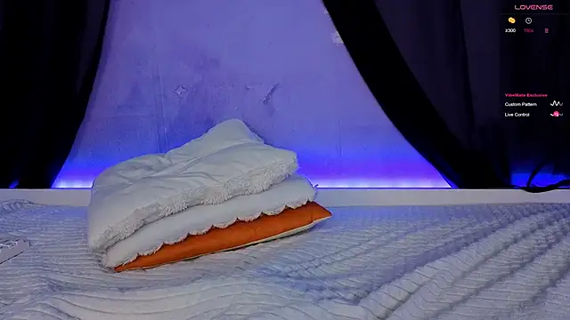 Snapshot of Scarlettsrorm chatting on 11/16/25, 05:13 Scarlettsrorm online show from 11/16/25, 05:13