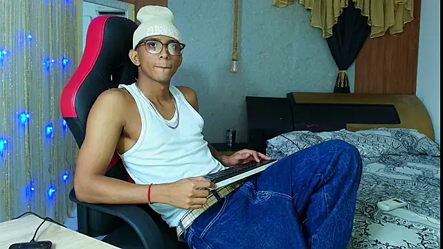 dominic smith  online show from 06/18/26, 04:35