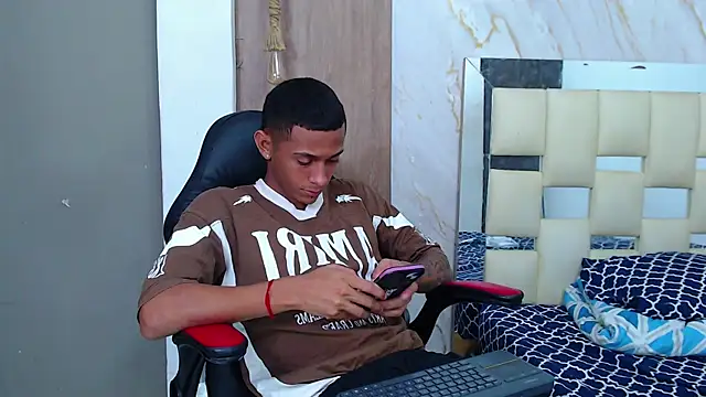 dominic smith  online show from 06/24/26, 11:26