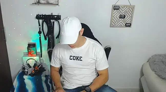 Snapshot of Alan_hadid1 chatting on 01/23/25, 12:57 Alan hadid1 online show from 01/23/25, 12:57