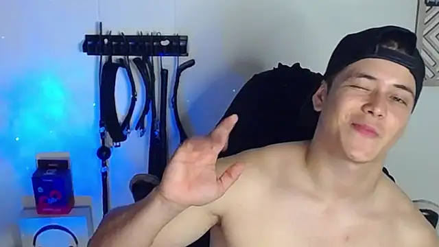 Snapshot of Alan_hadid1 chatting on 01/30/25, 01:44 Alan hadid1 online show from 01/30/25, 01:44