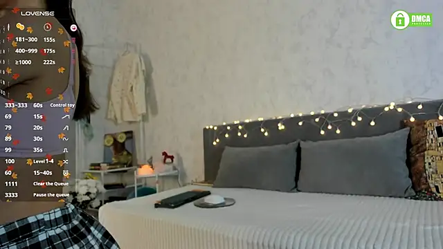 Snapshot of pretty_yong_cat chatting on 11/25/25, 02:17 pretty yong cat online show from 11/25/25, 02:17