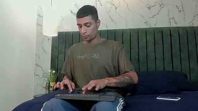 DrakeNeumann online show from 02/04/25, 07:33