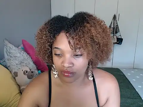 CREAMYCUPCAKExxx online show from 06/19/26, 07:45
