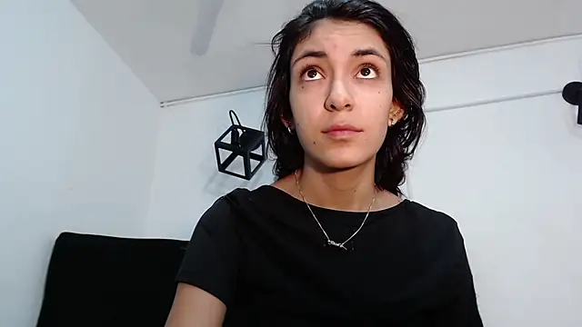 Snapshot of srta_luciana chatting on 10/23/25, 12:15 srta luciana online show from 10/23/25, 12:15