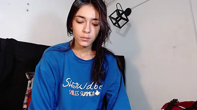 Snapshot of srta_luciana chatting on 11/19/25, 12:05 srta luciana online show from 11/19/25, 12:05