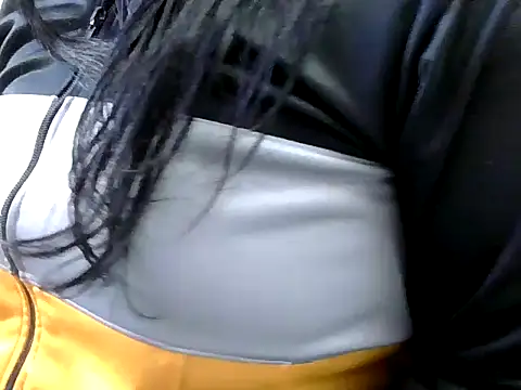 Snapshot of Boycuriousxxx chatting on 01/18/26, 01:37 Boycuriousxxx online show from 01/18/26, 01:37