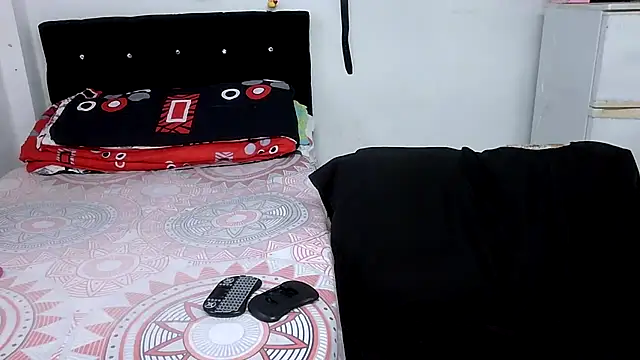 Snapshot of Boycuriousxxx chatting on 04/04/26, 12:13 Boycuriousxxx online show from 04/04/26, 12:13