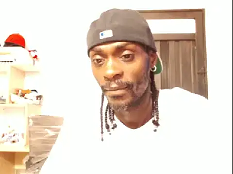 Snapshot of phillip-hot chatting on 01/04/25, 08:59 phillip-hot online show from 01/04/25, 08:59