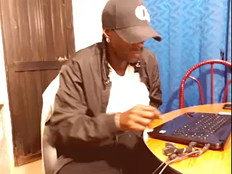 Snapshot of phillip-hot chatting on 01/18/25, 02:36 phillip-hot online show from 01/18/25, 02:36