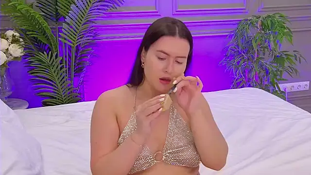 TrishaWinslet online show from 10/19/25, 06:47