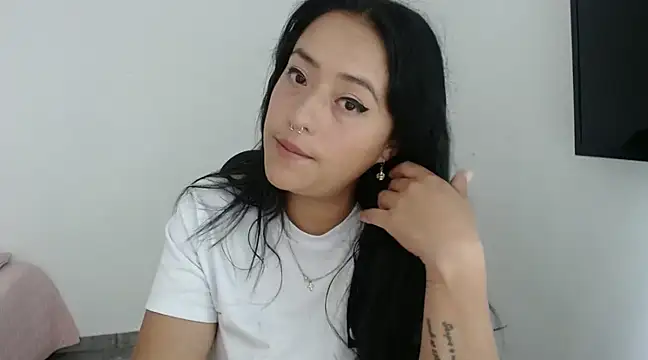 jjulietha95 online show from 12/17/24, 11:28