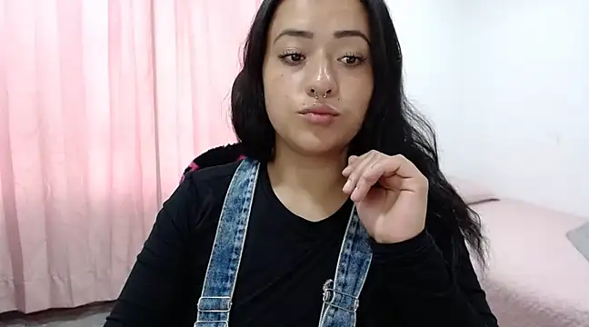 jjulietha95 online show from 02/13/25, 10:33