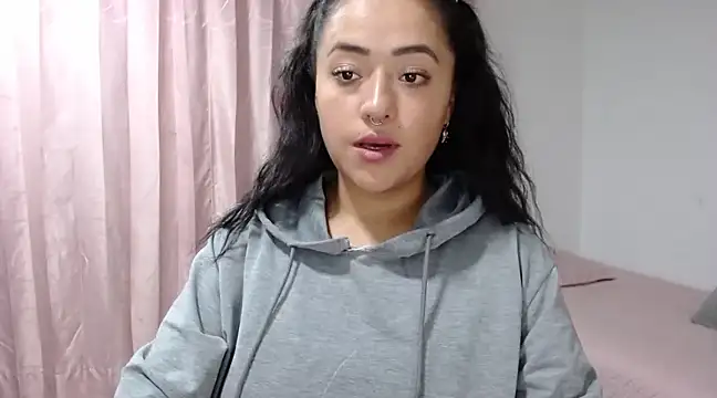 jjulietha95 online show from 02/14/25, 11:53