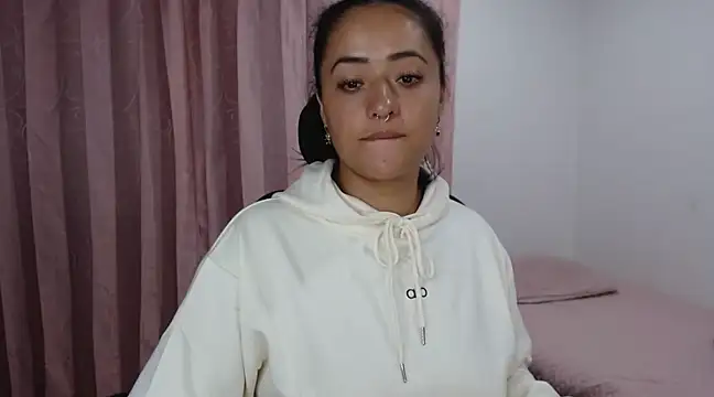 jjulietha95 online show from 02/20/25, 04:39