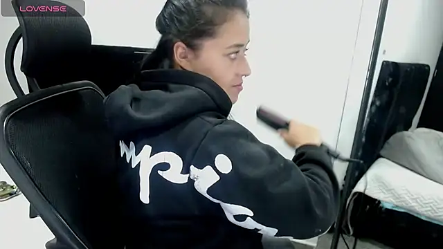 jjulietha95 online show from 10/08/25, 04:32