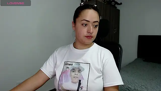 jjulietha95 online show from 12/18/25, 05:13