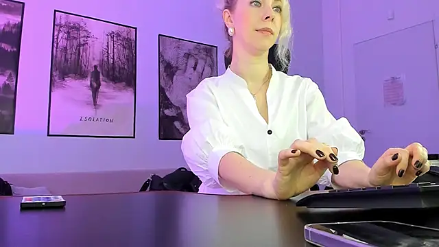 LylithSkye online show from 03/23/25, 08:15